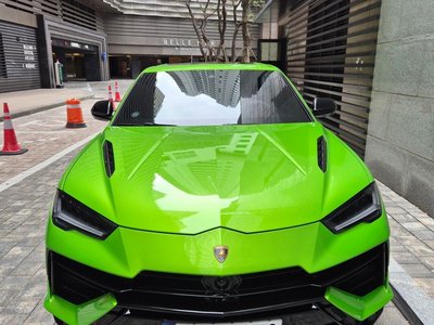 LAMBORGHINI URUS - 2