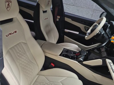 LAMBORGHINI URUS - 8