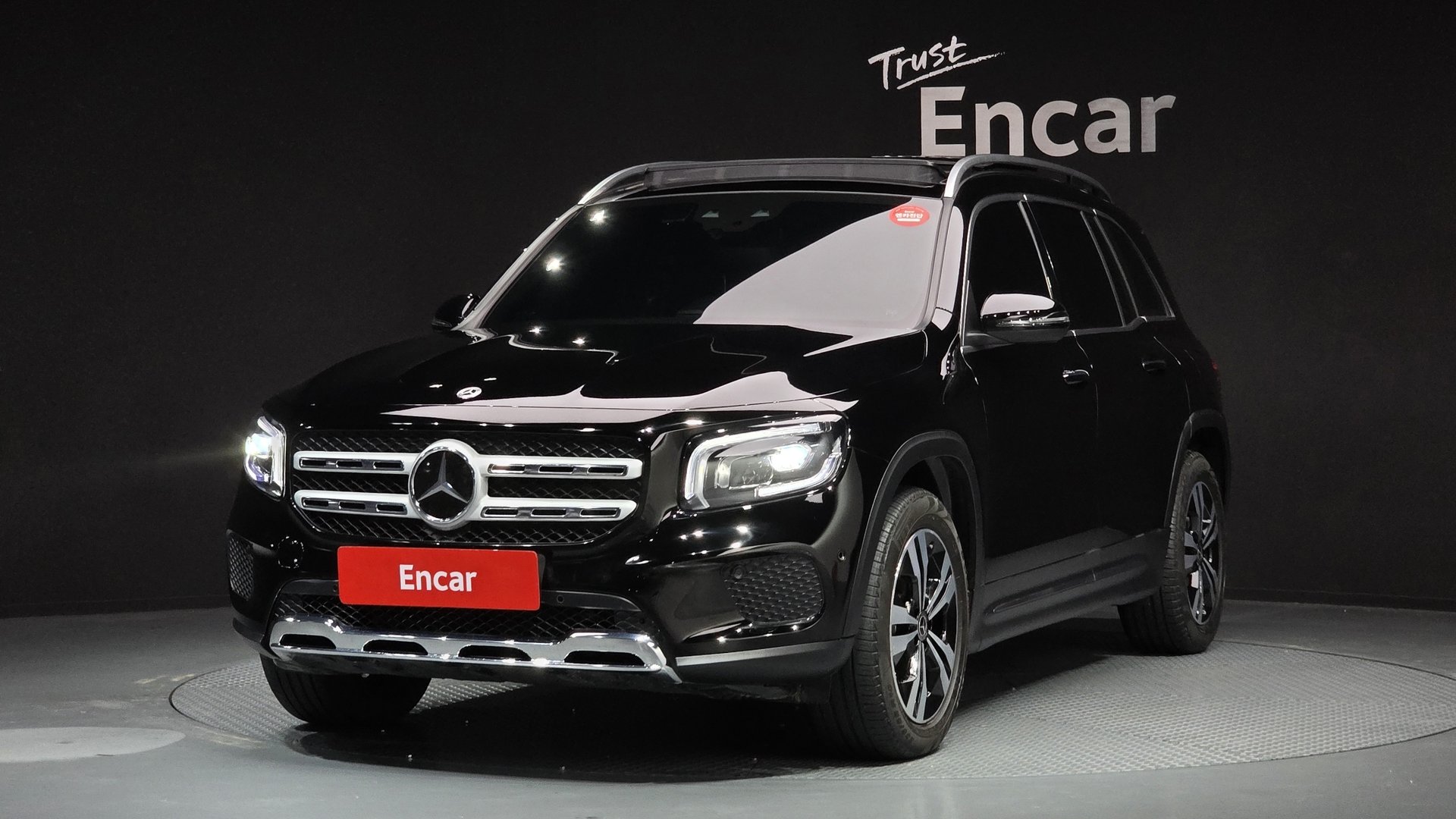 MERCEDES-BENZ GLB - View 1