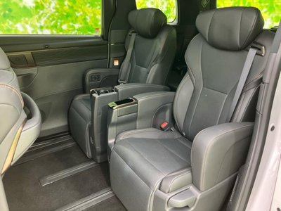 2025 TOYOTA ALPHARD photo 8