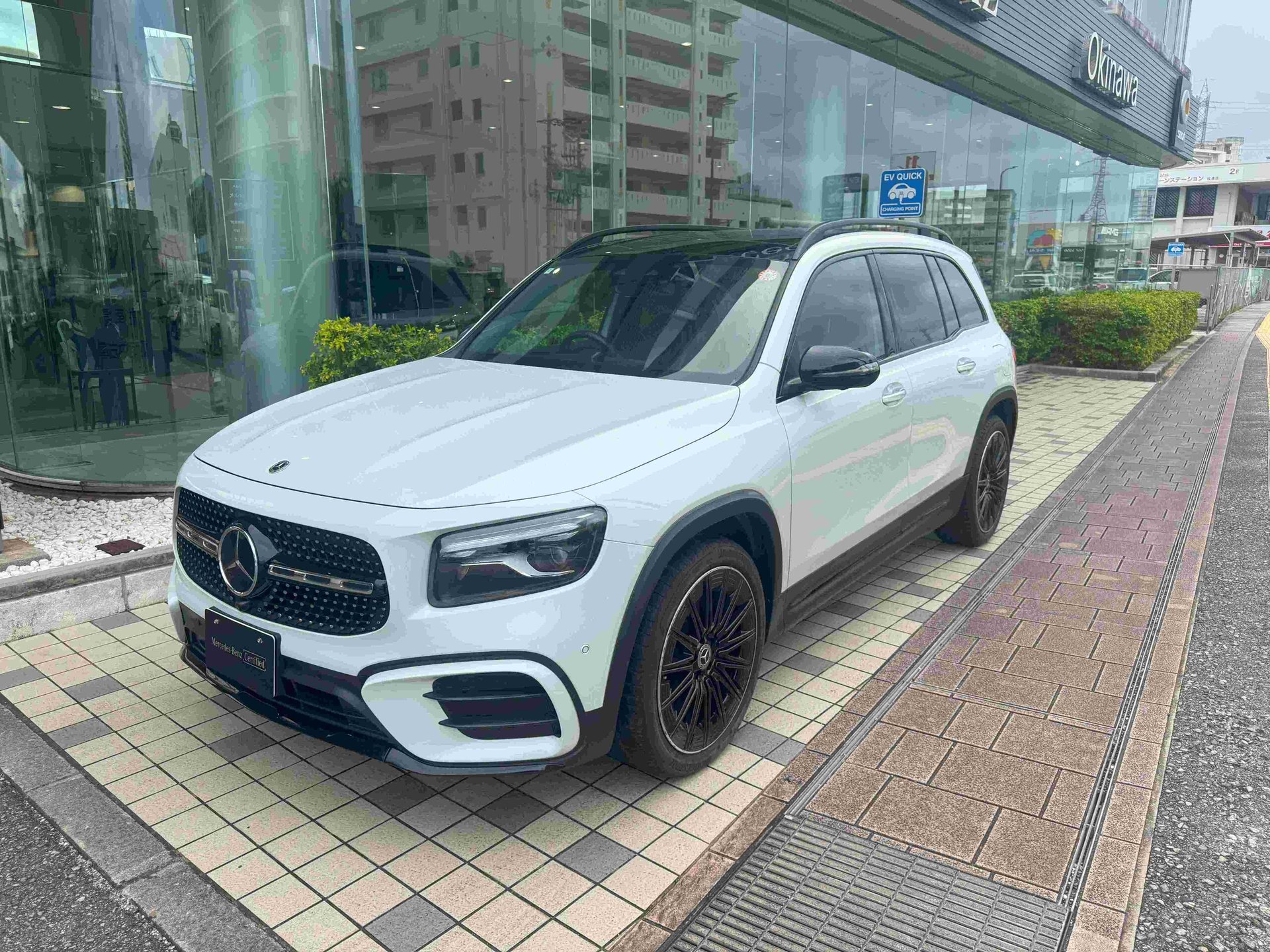 MERCEDES-BENZ GLB - View 1