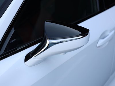 LEXUS IS - 10