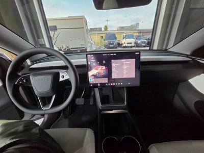 2025 Tesla MODEL Y — миниатюра 11