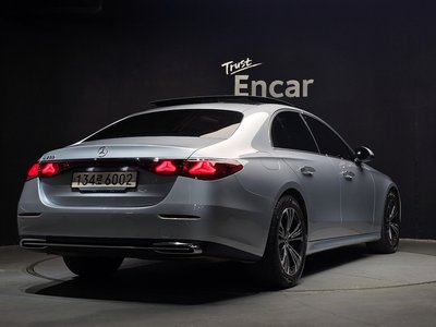 MERCEDES-BENZ E-CLASS - 4