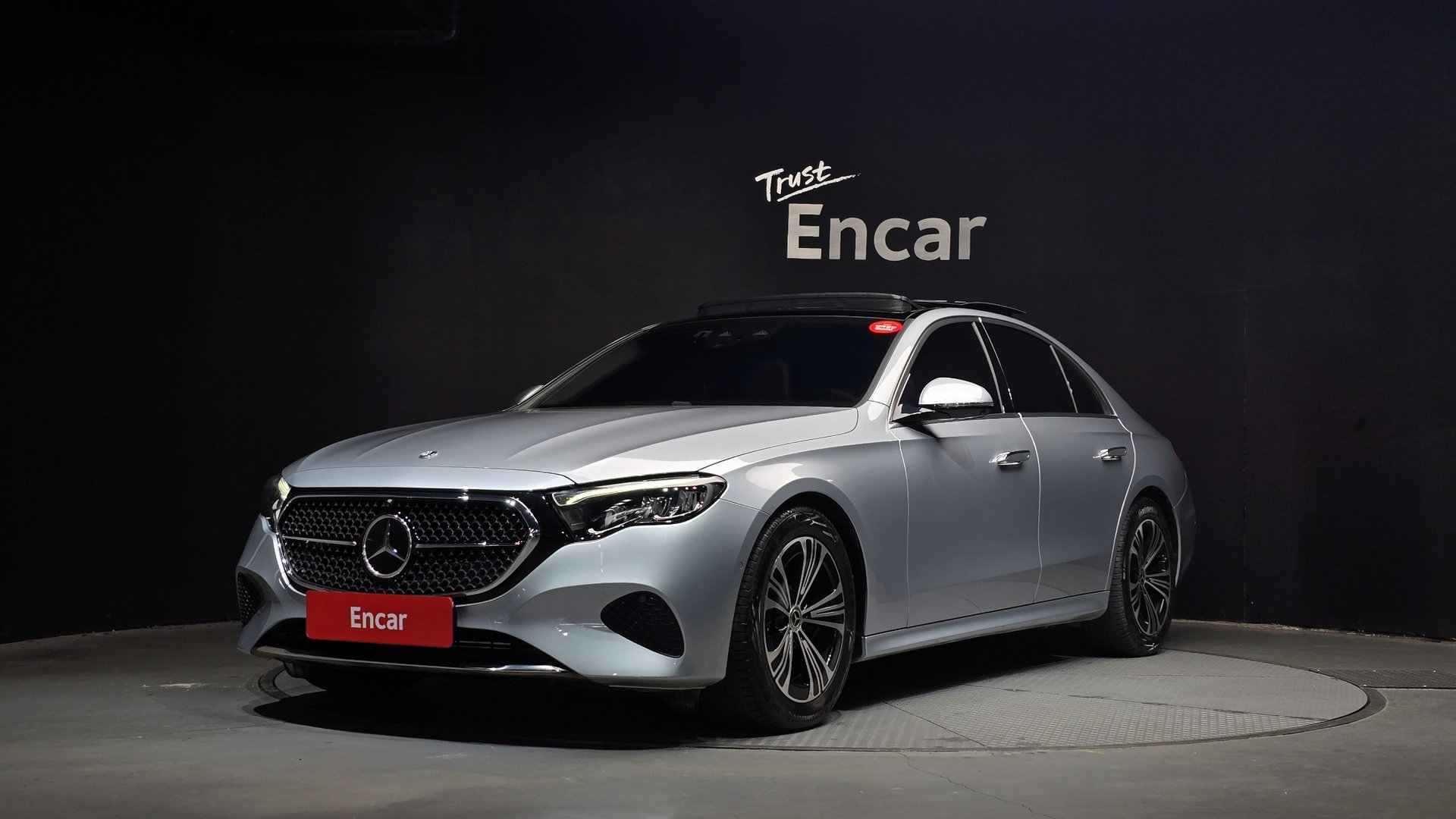 MERCEDES-BENZ E-CLASS - View 1