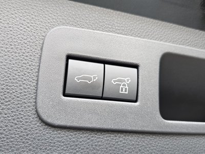 2025 Lexus LX — миниатюра 33