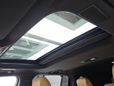 2025 Lexus LX — миниатюра 24