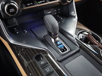 2025 Lexus LX — миниатюра 12