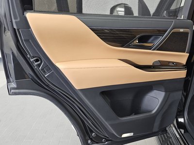 2025 Lexus LX — миниатюра 15