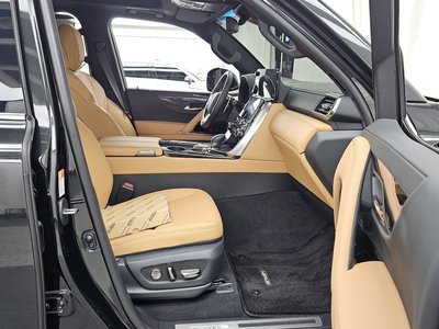 2025 Lexus LX — миниатюра 17