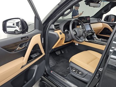 2025 Lexus LX — миниатюра 13