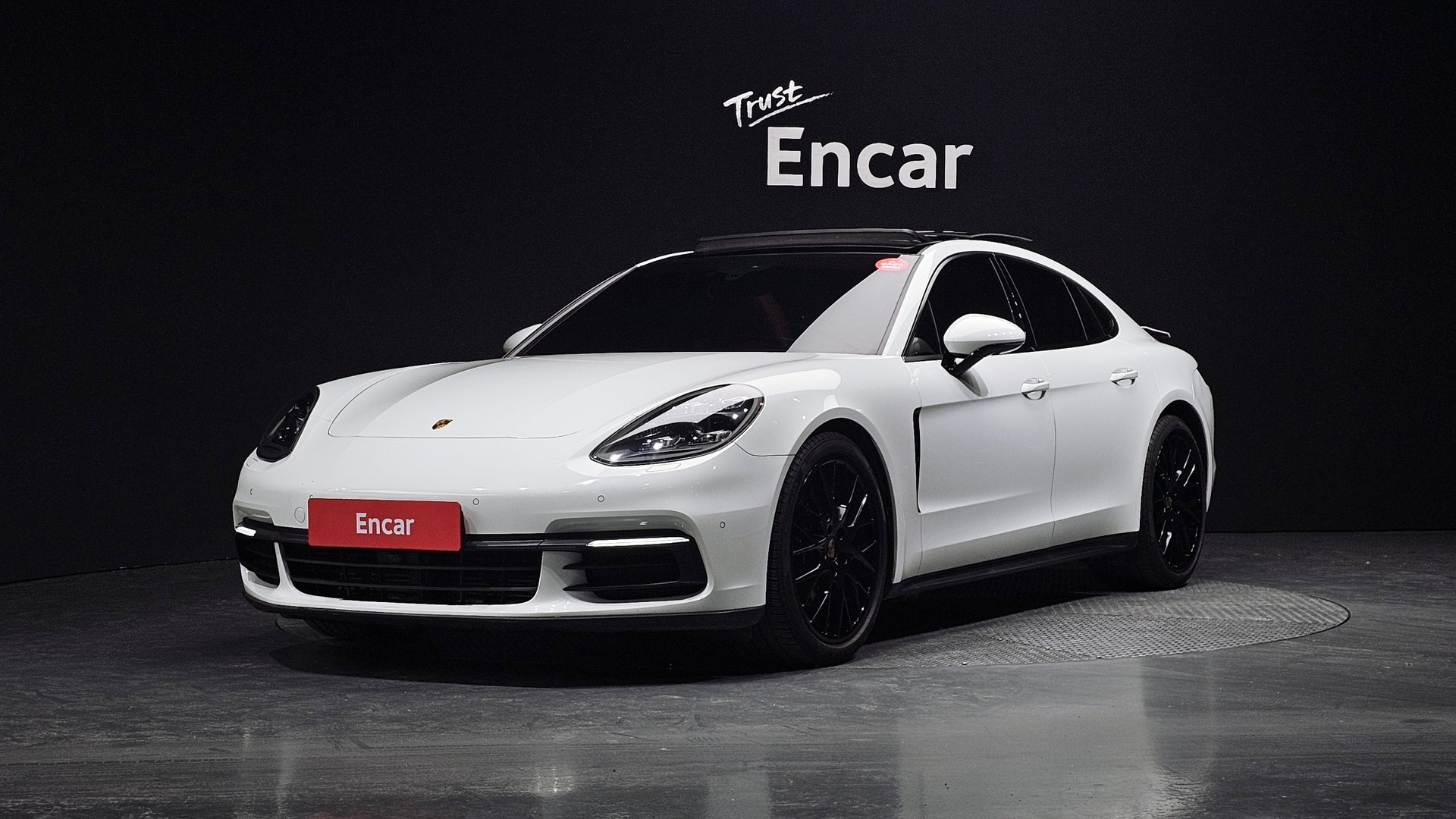 PORSCHE PANAMERA - View 1