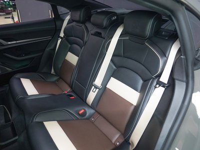 2025 Porsche TAYCAN 照片 10