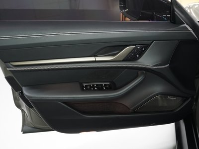 2025 Porsche TAYCAN 缩略图 17