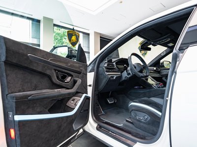 2024 Lamborghini URUS — миниатюра 24