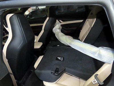 صورة 5 لـ 2023 Porsche TAYCAN