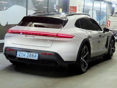 صورة 3 لـ 2023 Porsche TAYCAN
