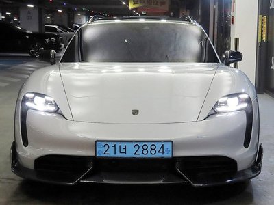 صورة 4 لـ 2023 Porsche TAYCAN