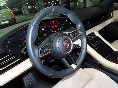 صورة 8 لـ 2023 Porsche TAYCAN