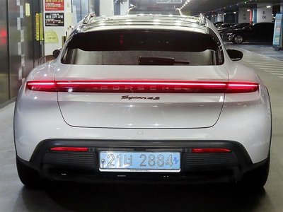 صورة 6 لـ 2023 Porsche TAYCAN