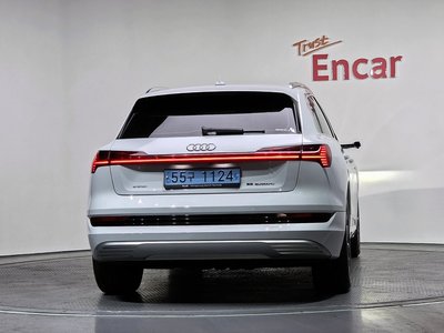 AUDI E-TRON - 4