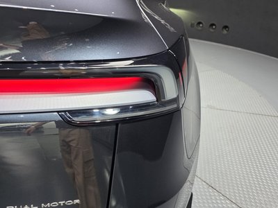 TESLA MODEL Y - 10