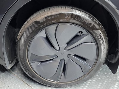 TESLA MODEL Y - 8