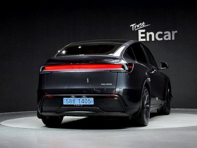 TESLA MODEL Y - 4