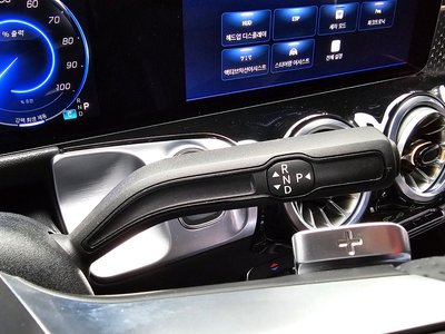 MERCEDES-BENZ EQB - 9