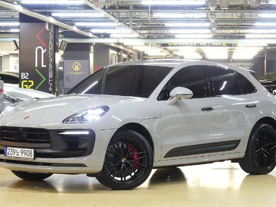 PORSCHE MACAN - 1