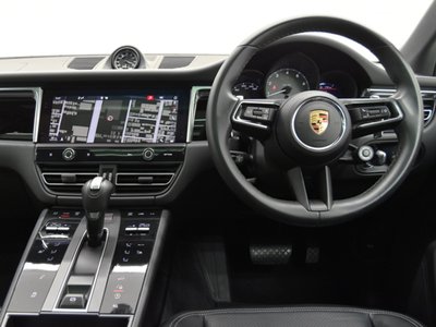 PORSCHE MACAN - 9
