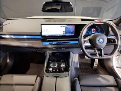 2025 BMW I5 photo 2