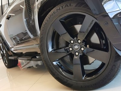 LAND ROVER DEFENDER - 8