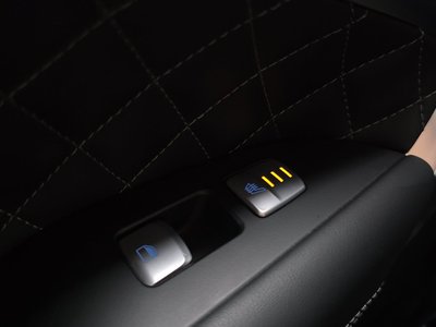 2018 Genesis G70 thumbnail 26