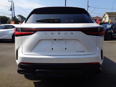 صورة 7 لـ 2025 Lexus NX
