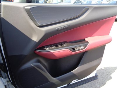 صورة مصغرة 36 لـ 2025 Lexus NX
