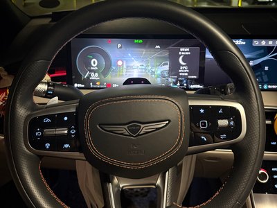 صورة 8 لـ 2024 Genesis GV70