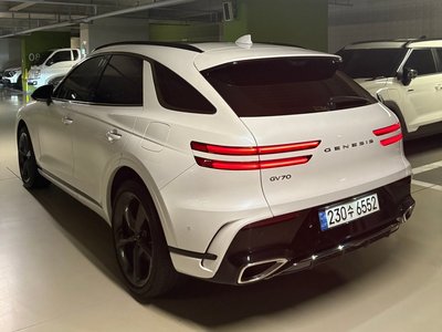 صورة 2 لـ 2024 Genesis GV70