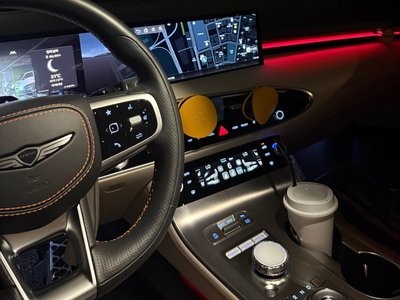 صورة 9 لـ 2024 Genesis GV70