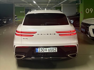 صورة 7 لـ 2024 Genesis GV70