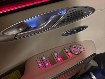 2024 Genesis GV70 thumbnail 14