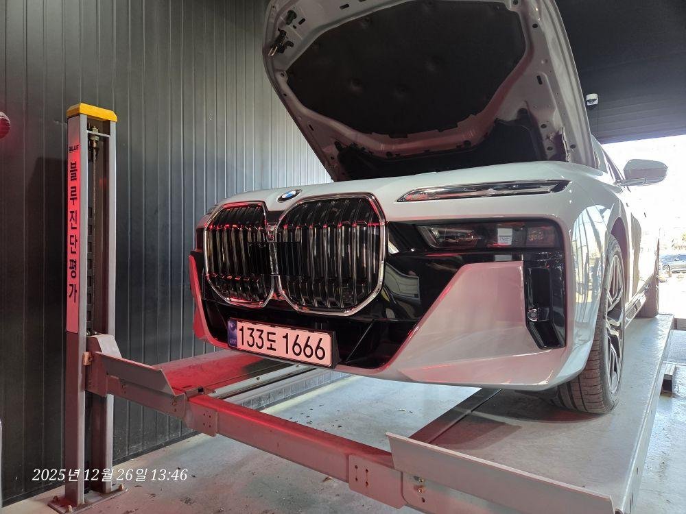 BMW 7 SERIES - View 1