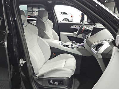 2025 BMW XM 缩略图 12