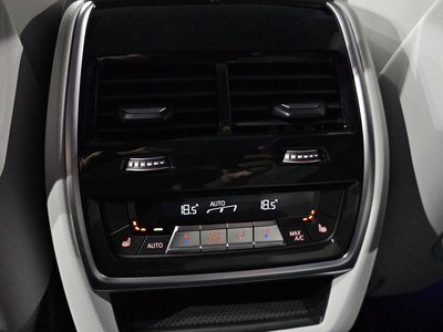2025 BMW XM 缩略图 18