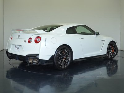 NISSAN GT-R - 2