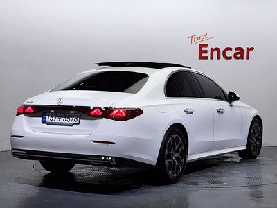 MERCEDES-BENZ E-CLASS - 3