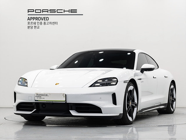 PORSCHE TAYCAN - View 1