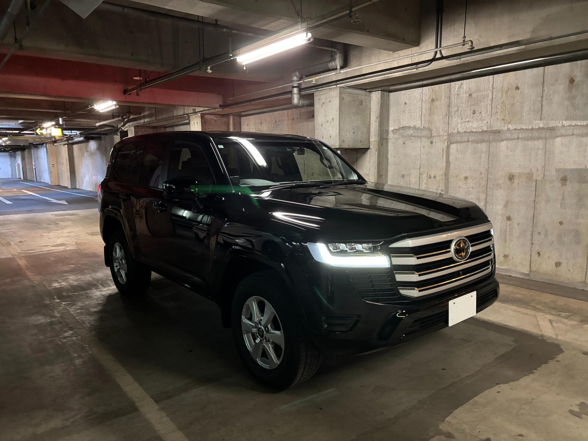 TOYOTA LAND CRUISER 300 - View 1