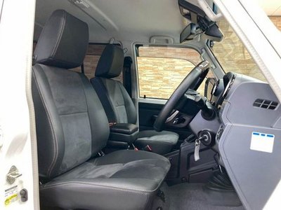 TOYOTA LAND CRUISER 70 - 5