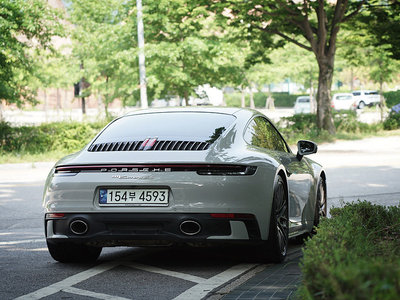 PORSCHE 911 - 6